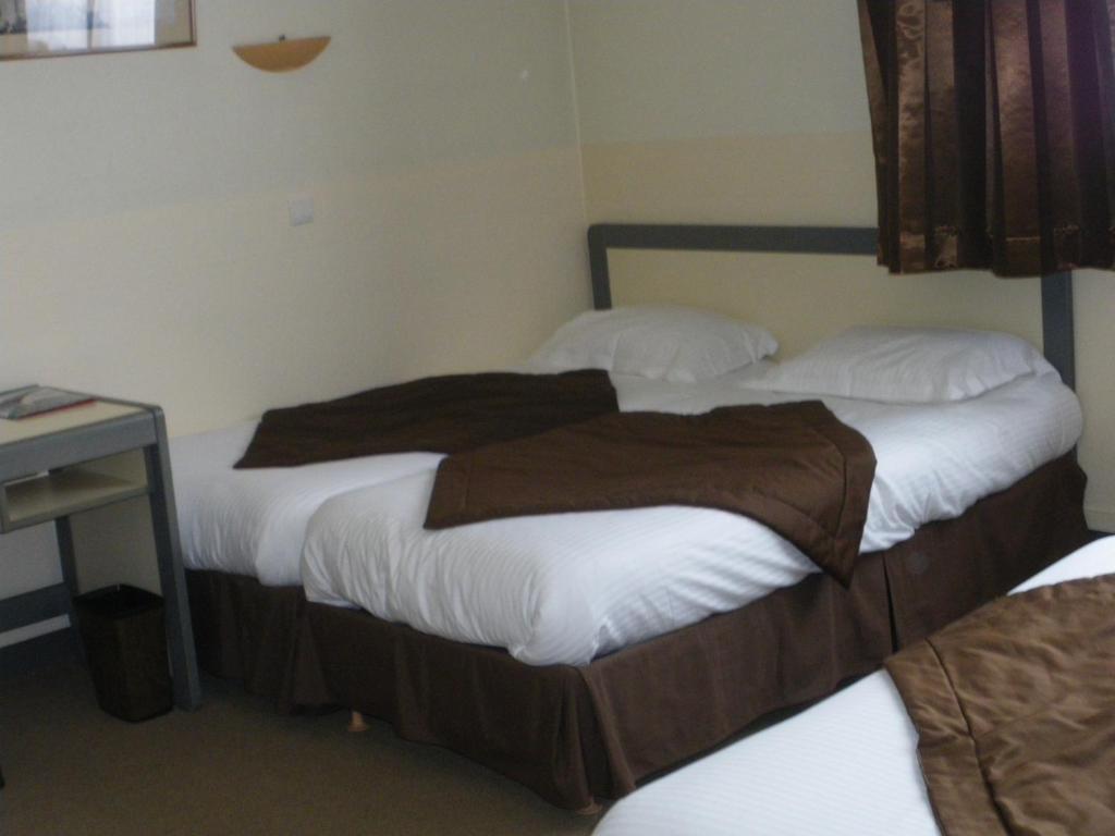 Hôtel Continental Vierzon Quarto foto